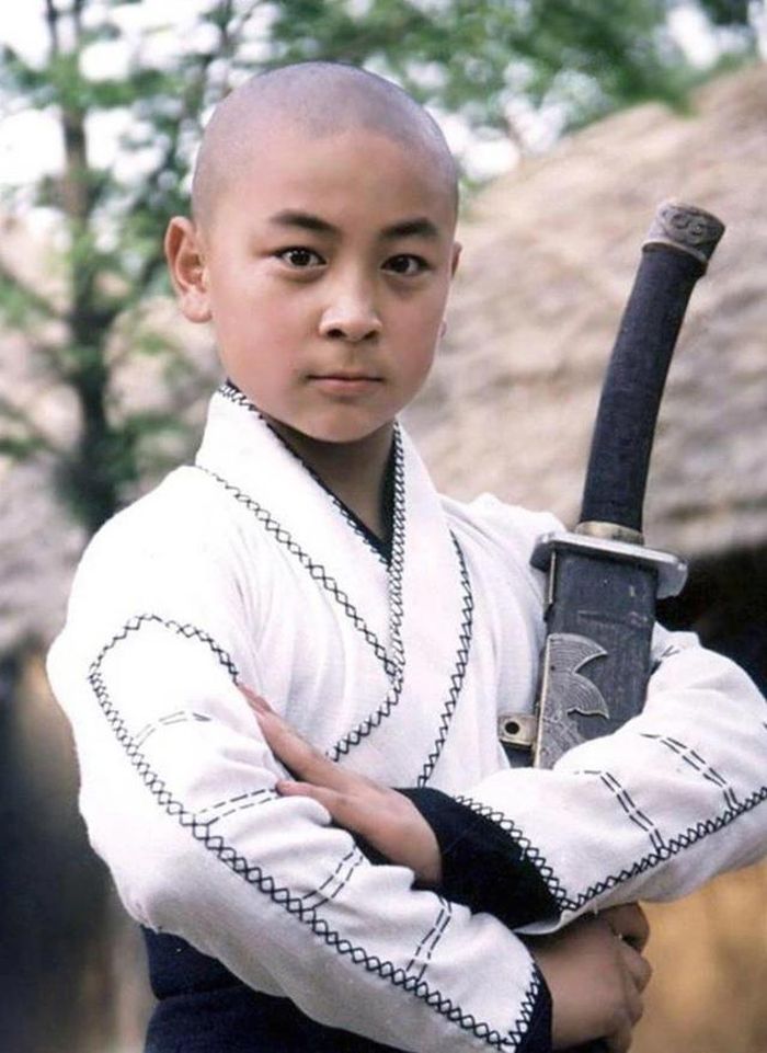 Ở tuổi thiếu niên, cậu sở hữu ngoại hình khôi ngô, có phần mạnh mẽ, cương nghị nên rất hợp với những bộ phim cổ trang võ thuật.