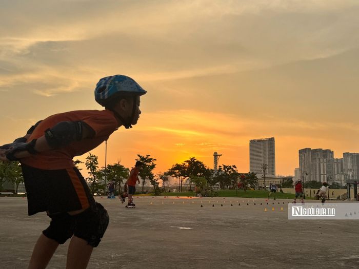 Chính vì vậy địa điểm trên thu hút được nhiều người dân đến vui chơi, giải trí mỗi ngày.