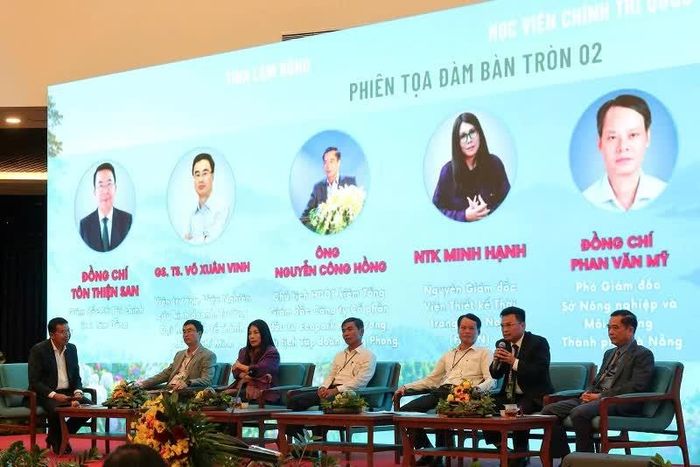 Phiên tọa đàm với chủ đề: “Kinh nghiệm của các tỉnh, thành phố trong việc xây dựng, triển khai cơ chế chính sách đặc thù và cơ chế, chính sách đặc thù phù hợp cho tỉnh Lâm Đồng trong giai đoạn tới”.