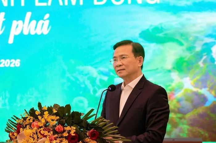 Chủ tịch UBND tỉnh Lâm Đồng Hồ Văn Mười phát biểu bế mạc hội thảo.
