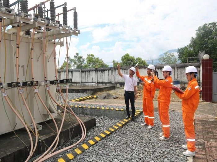 EVNNPC đẩy mạnh ứng dụng các nền tảng số trong quản lý vận hành lưới điện, từng bước hiện thực hóa mục tiêu xây dựng doanh nghiệp số. Ảnh: EVNNPC
