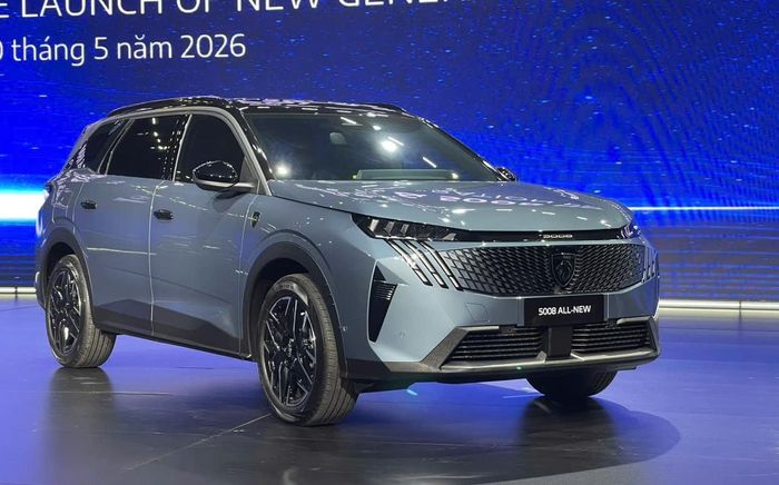 Peugeot 5008 hoàn toàn mới thiết kế hệ thống đèn Pixel LED mô phỏng móng vuốt sư tử đặc trưng.