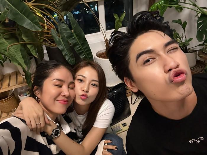 Lê Phương sở hữu mối quan hệ thân thiết với nhiều diễn viên đình đám. Ảnh: FBNV