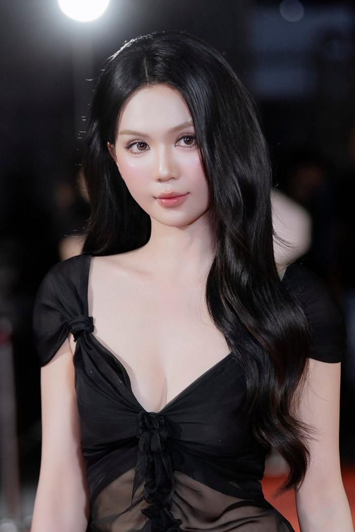 Ngọc Trinh trở nên khép kín, gần như không chia sẻ quá nhiều về đời tư trong vài năm gần đây. Ảnh: FBNV