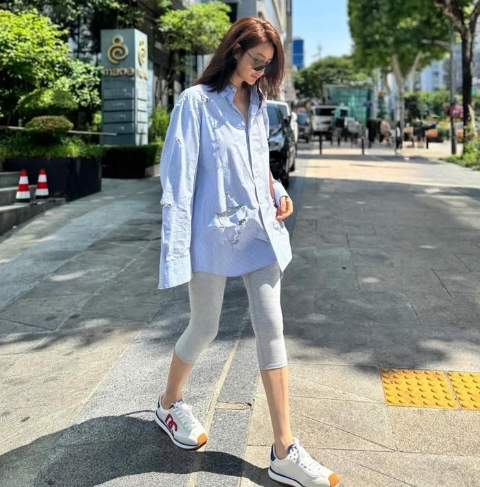Kim Hye Soo khoe vóc dáng thon thả trong loạt ảnh mới nhất. Ảnh: IGNV