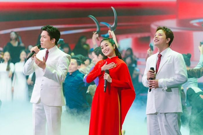 Ca sĩ Hoàng Hồng Ngọc trên sân khấu