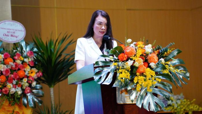 Tiến sĩ Nguyễn Thanh Tú, Trưởng phòng Kinh tế số, Viện Đổi mới sáng tạo và Kinh tế số (Trường Đại học Công nghệ Giao thông vận tải), phát biểu tại Lễ mít tinh. Ảnh: Lưu Luân