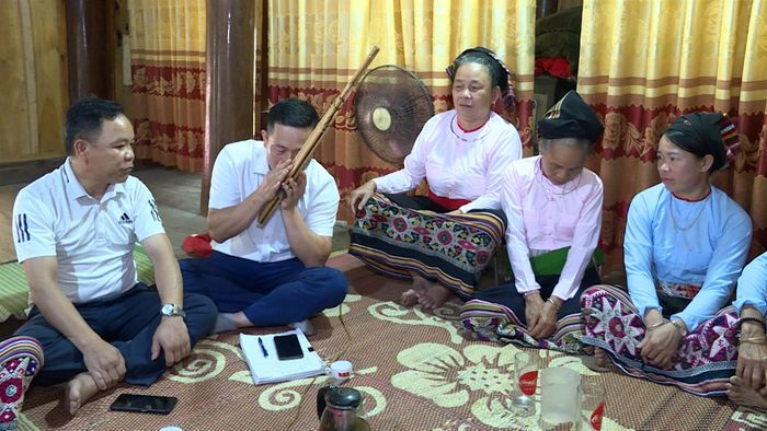 Khèn Thái không thể thiếu trong mỗi buổi sinh hoạt của câu lạc bộ.