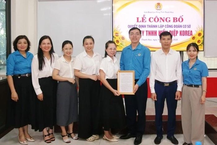 Công đoàn phường Hạc Thành tổ chức lễ công bố quyết định thành lập Công đoàn cơ sở Công ty TNHH Hiền Diệp Korea.
