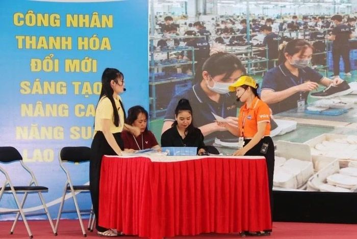 Công đoàn Công ty TNHH Giầy Rollsport Việt Nam tổ chức hội thi “An toàn vệ sinh viên giỏi - Tìm hiểu kiến thức pháp luật” với sự tham gia của 6 đội thi, 30 thí sinh.