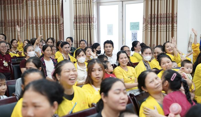 Không khí vui vẻ trong hội trường Bệnh viện Nhi Thanh Hóa