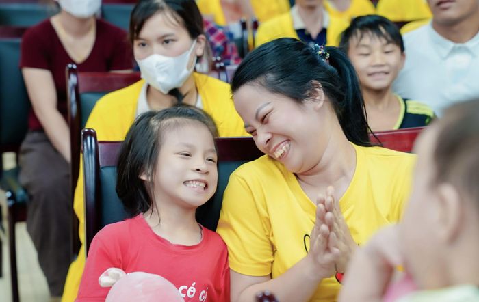 “Nụ cười chiến binh nhí” chính là khoảnh khắc thật đẹp khi các bệnh nhi tạm quên đi những đau đớn của bệnh tật