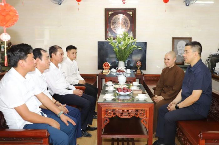 Phó Bí thư Thường trực Tỉnh ủy, Chủ tịch HĐND tỉnh Nguyễn Hồng Phong đề nghị xã Hoằng Thanh tiếp tục làm tốt công tác bảo vệ, chăm sóc, giáo dục trẻ em.