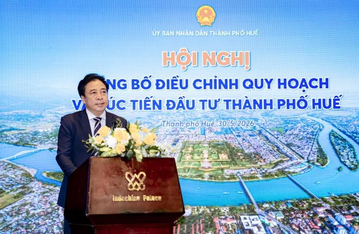 Chủ tịch UBND thành phố Huế Nguyễn Khắc Toàn phát biểu tại hội nghị