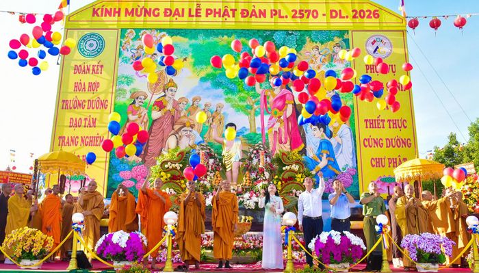 Thả bong bóng nguyện cầu quốc thái – dân an.