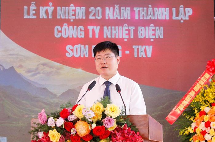 Đồng chí Trần Văn Cừ phát biểu chỉ đạo.