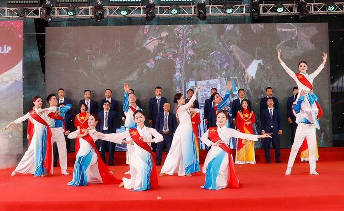Tiết mục văn nghệ chào mừng.