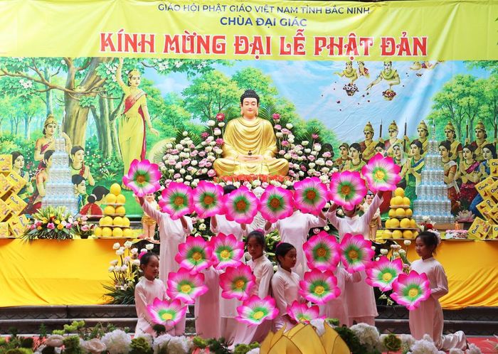  Văn nghệ kính mừng Đại lễ Phật đản. 