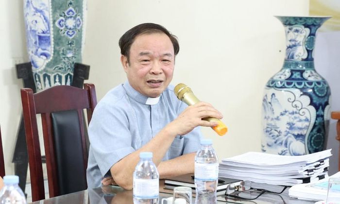 Cha xứ Nguyễn Văn Khiêm nêu một số vấn đề trong di chuyển, hoàn trả nhà thờ Tử Nê. 