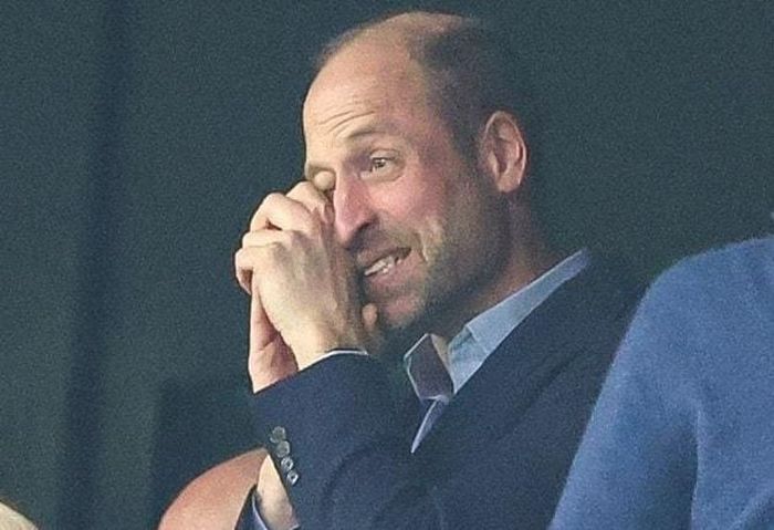 Hoàng tử William trên khán đài sân Besitas Park theo dõi trận chung kết Europa League. Ảnh: Internet