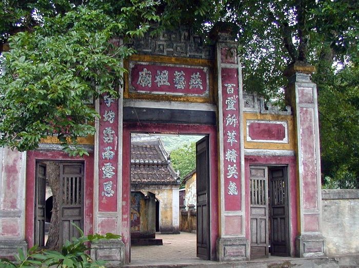 Miếu tổ nghề yến ở trên đảo Cù Lao Chàm. Ảnh: Tống Quốc Hưng