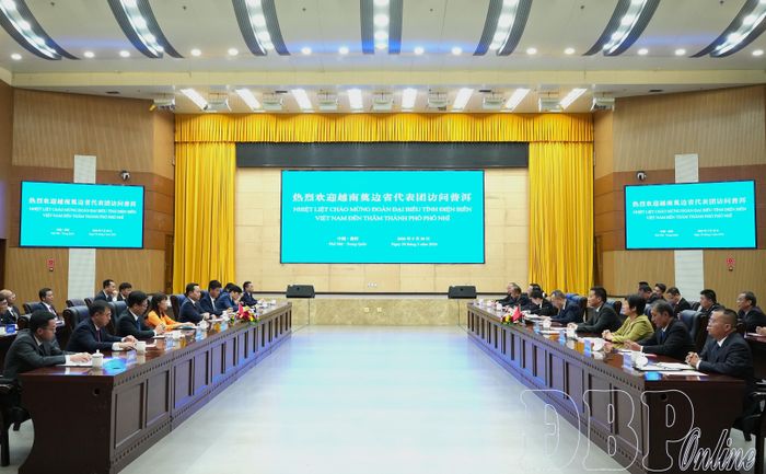 Quang cảnh buổi làm việc.