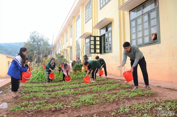 Sắp xếp mạng lưới giáo dục không chỉ nằm ở việc giảm bao nhiêu điểm trường hay đầu mối quản lý, mà còn là điều kiện bảo đảm cho học sinh ăn ở, học tập.