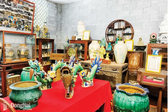 Một góc khu trưng bày sản phẩm gốm cổ.