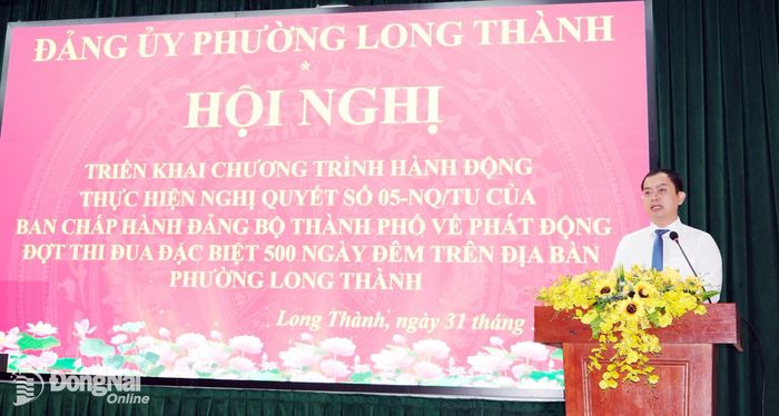 Phó Bí thư Đảng ủy, Chủ tịch UBND phường Lê Hoàng Sơn phát biểu hưởng ứng thi đua. Ảnh: CTV