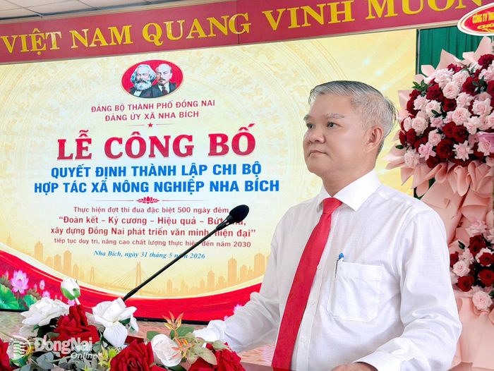 Bí thư Đảng ủy xã Nha Bích Nguyễn Trung Dũng phát biểu tại buổi lễ. Ảnh: Trung Quang