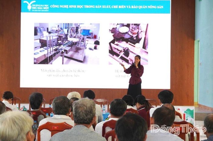TS. Nguyễn Thị Ngọc Nhi, Trưởng chương trình đào tạo Công nghệ sinh học, Trường Đại hội Thủ Dầu Một (TP. Hồ Chí Minh) trình bày tham luận công nghệ sinh học trong sản xuất, chế biến và bảo quản nông sản.