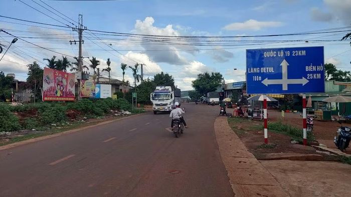 Hệ thống đường giao thông qua địa bàn xã Đak Sơmei. Ảnh: N.D