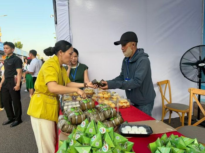  Thực phẩm là một trong 6 nhóm sản phẩm được tham gia đánh giá, phân hạng OCOP. Ảnh: Phương Vi 