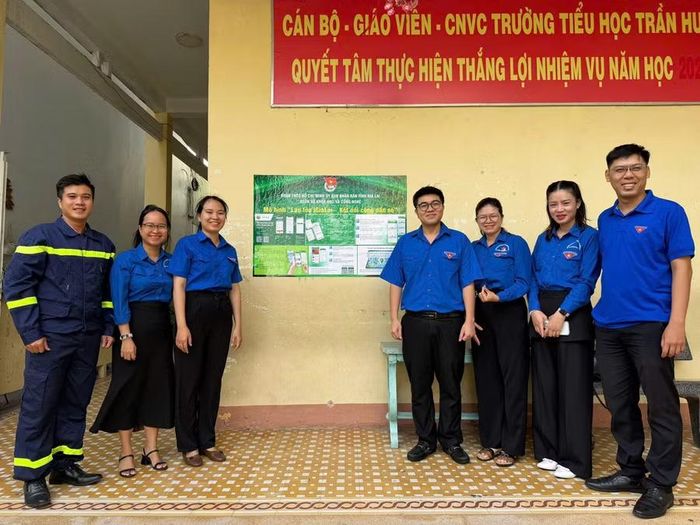  Triển khai mô hình "Lan tỏa iGiaLai - Kết nối công dân số" tại Trường Tiểu học Trần Hưng Đạo. Ảnh: ĐVCC 