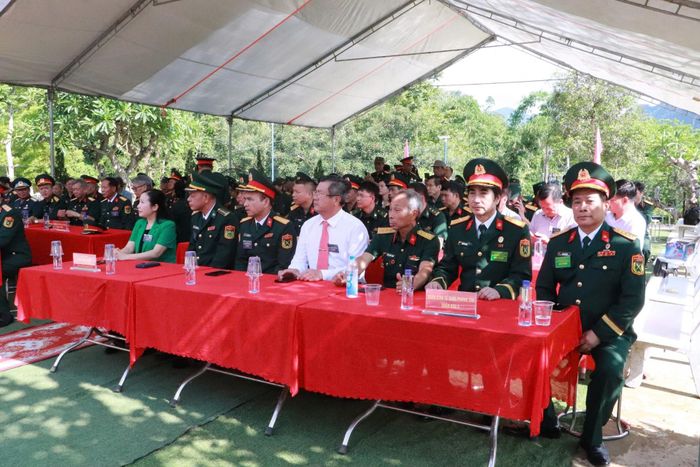 Đại biểu dự lễ khánh thành.
