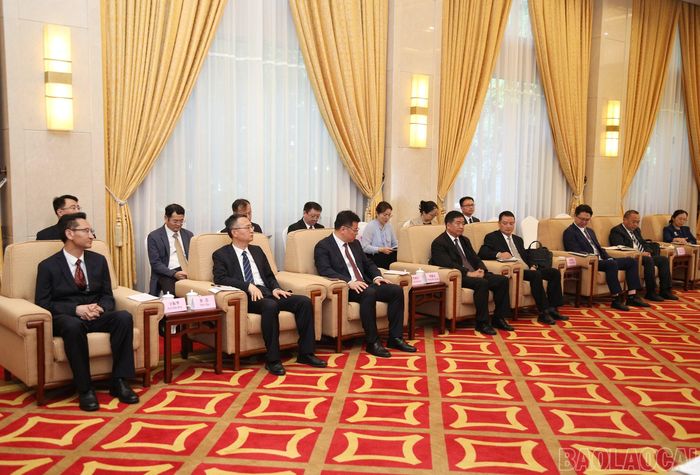 Các đại biểu châu Hồng Hà dự buổi làm việc.