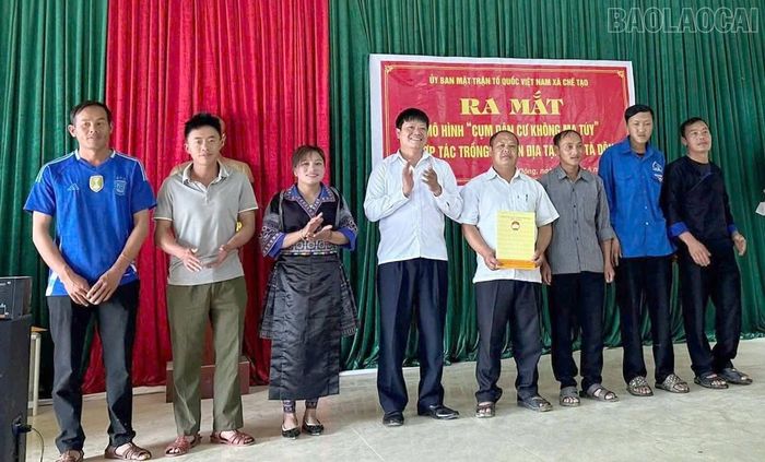 Công an xã Chế Tạo phối hợp với các tổ chức đoàn thể của xã và các thôn, bản thành lập và duy trì hiệu quả các mô hình tự quản về an ninh, trật tự, phòng, chống ma túy.