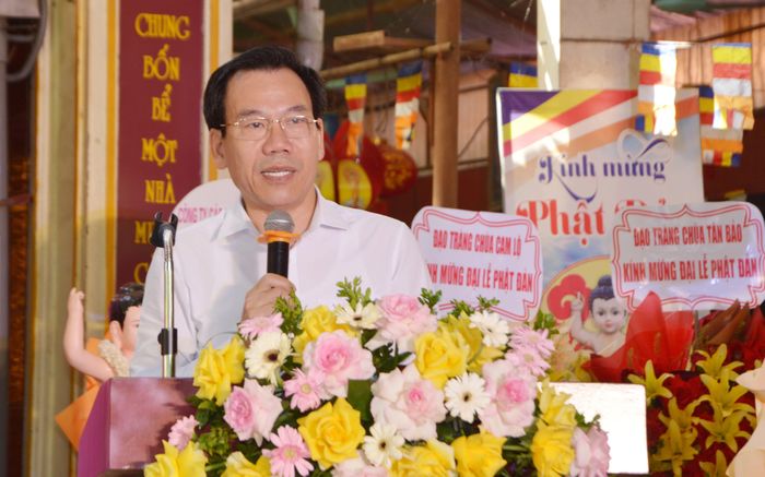Đồng chí Dương Đức Huy - Ủy viên Ban Thường vụ, Trưởng Ban Tuyên giáo và Dân vận Tỉnh ủy phát biểu tại buổi lễ.