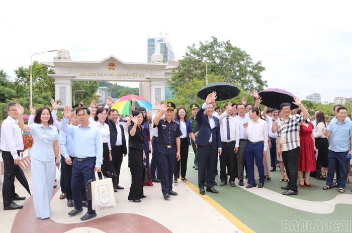 Bí thư Tỉnh ủy Dương Quốc Huy bày tỏ mong muốn tỉnh Lào Cai và tỉnh Vân Nam (Trung Quốc) tiếp tục thúc đẩy quan hệ hợp tác phát triển, láng giềng hữu nghị trong thời gian tới.