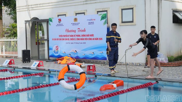 Tập huấn kỹ năng bơi an toàn và phòng, chống đuối nước cho trẻ em.