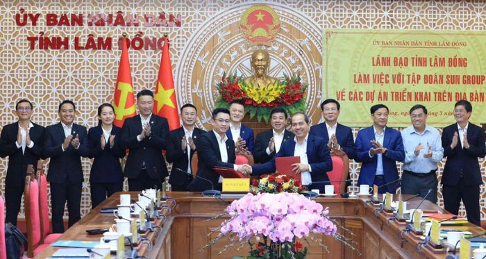 Lãnh đạo tỉnh Lâm Đồng ký kết hợp tác với Tập đoàn Sun Group