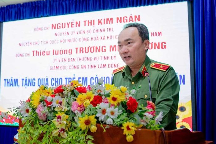 Thiếu tướng Trương Minh Đương, Ủy viên Ban Thường vụ Tỉnh ủy, Bí thư Đảng ủy, Giám đốc Công an tỉnh Lâm Đồng phát biểu tại chương trình