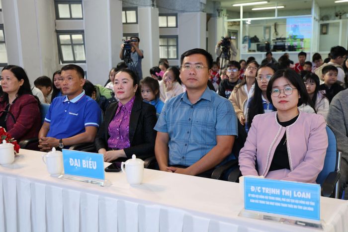 Các đại biểu tham dự chương trình