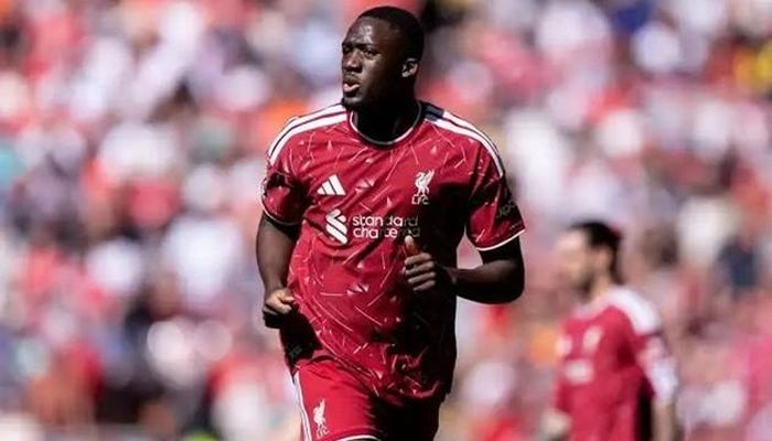 Real Madrid tranh giành chữ ký Konate.