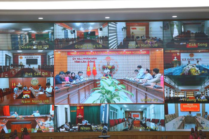 Chủ đầu tư là các xã, phường khu vực phía Tây Lâm Đồng tham dự cuộc họp bằng hình thức trực tuyến