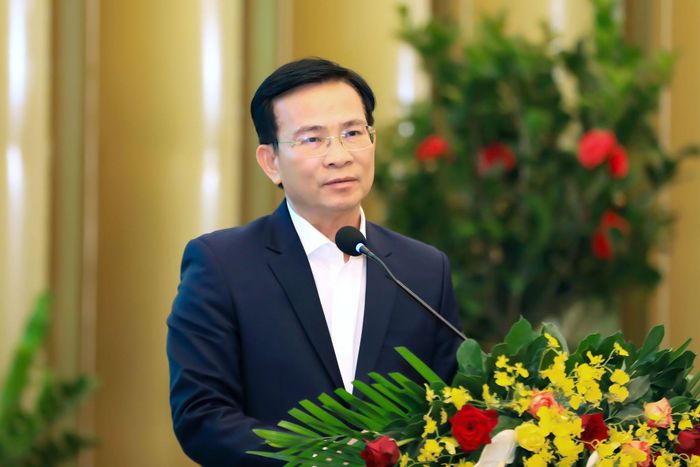 Chủ tịch UBND tỉnh Lâm Đồng Hồ Văn Mười cảm ơn sự quan tâm của các chuyên gia và yêu cầu các đơn vị, địa phương tiếp thu nghiêm túc các chia sẻ tại hội thảo