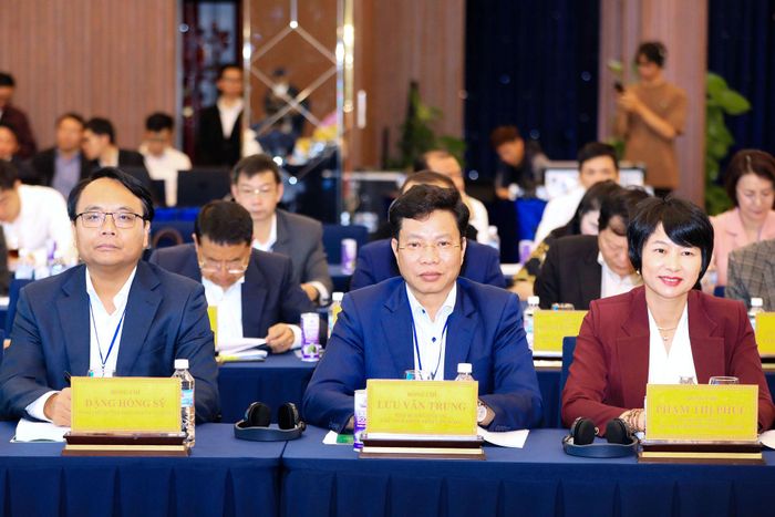 Các đồng chí trong Thường trực Tỉnh ủy Lâm Đồng dự hội thảo