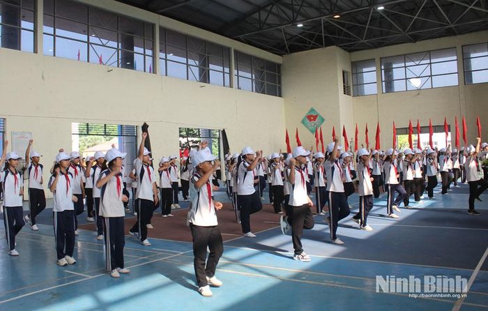 Màn đồng diễn võ Vovinam chào mừng Đại hội của 250 học sinh Trường THCS Thành Lợi. Ảnh: Minh Thuận