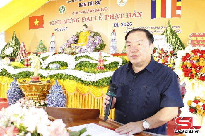 Đồng chí Chá A Của, Phó Bí thư Tỉnh ủy phát biểu tại Lễ Phật đản.