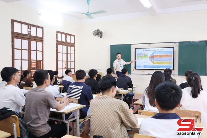Ứng dụng công nghệ thông tin vào ôn thi tốt nghiệp tại Trường THPT Bình Thuận